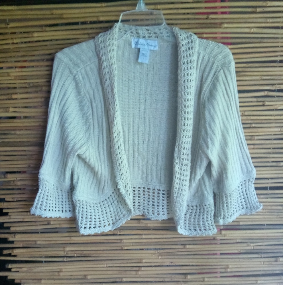 Fashion Avenue L Creme Bolero Shrug Sweater